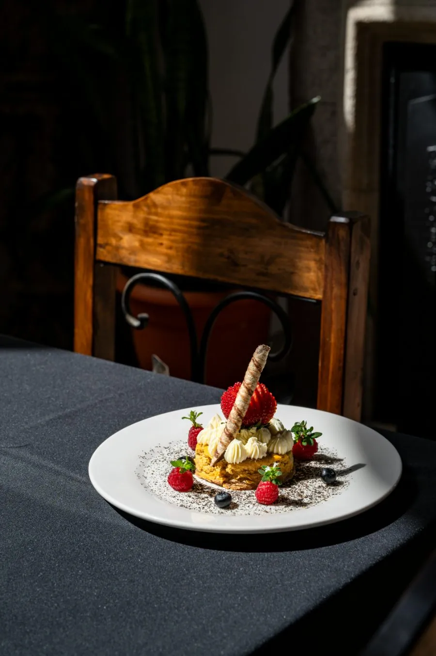 Postre de la casa con frutos rojos
